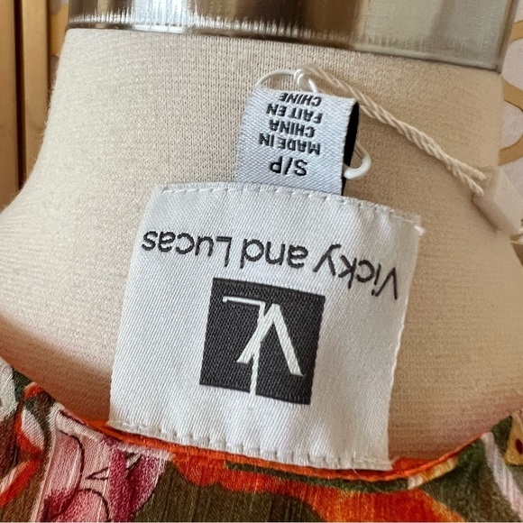 Vicky and Lucas floral dress size S New - Picture 9 of 11